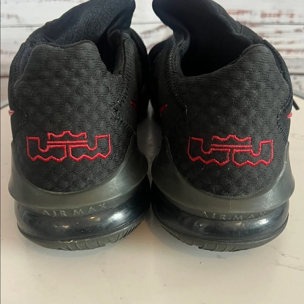 NIKE LE BRON 17 LOW BRED SHOES